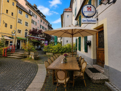 Maison idéalement située au centre-ville, abritant un restaurant connu sous lenseigne « Le Faucheur » image 3