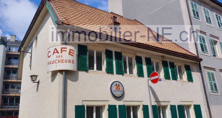 Maison idéalement située au centre-ville, abritant un restaurant connu sous lenseigne « Le Faucheur » image 1