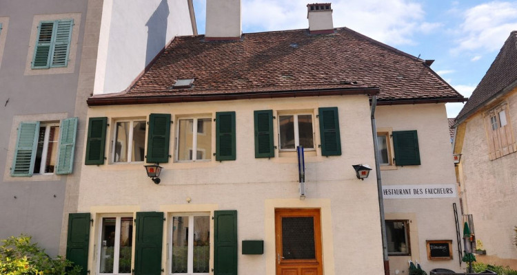Maison idéalement située au centre-ville, abritant un restaurant connu sous lenseigne « Le Faucheur » image 2