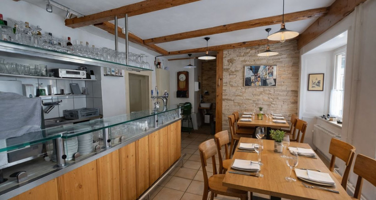 Maison idéalement située au centre-ville, abritant un restaurant connu sous lenseigne « Le Faucheur » image 8