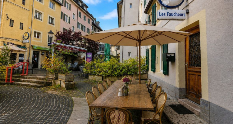 Maison idéalement située au centre-ville, abritant un restaurant connu sous lenseigne « Le Faucheur » image 3