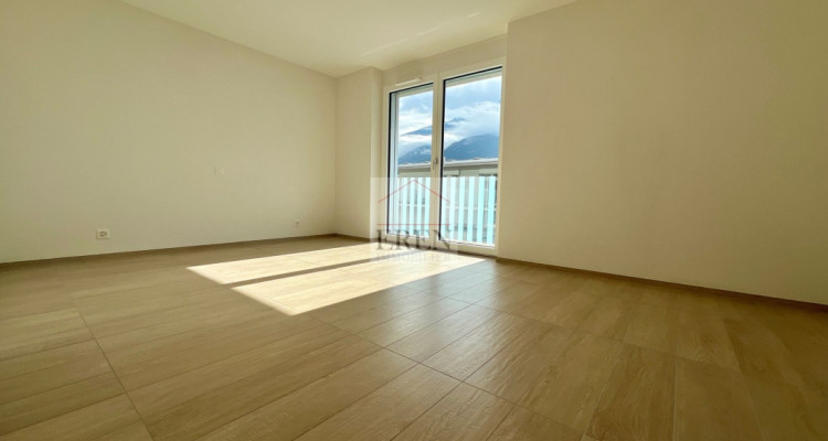 Spacieux et lumineux appartement 3,5p et grande terrasse sud à louer à Fully image 6