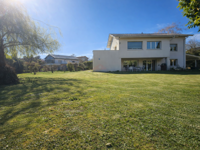Élégante villa familiale avec grand jardin plat et fort potentiel à Founex image 1
