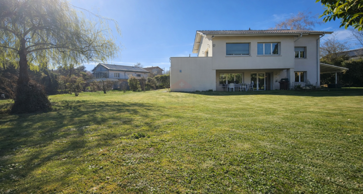Élégante villa familiale avec grand jardin plat et fort potentiel à Founex image 1