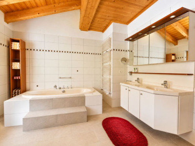 Chalet dexception avec espace bien-être et vue panoramique image 12