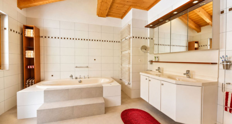 Chalet dexception avec espace bien-être et vue panoramique image 12