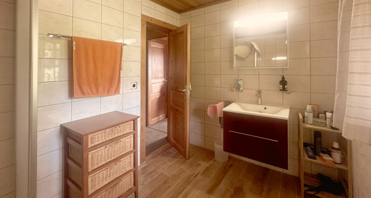 Splendide chalet proche de toutes commodités à saisir !  image 9