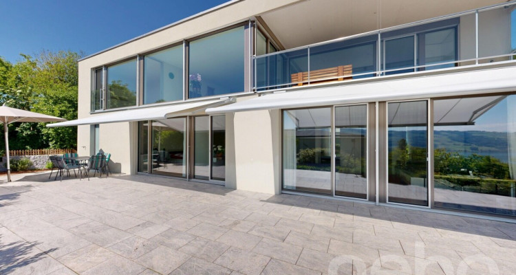 Modernes Einfamilienhaus mit Seesicht, Terrasse & viel Komfort image 1