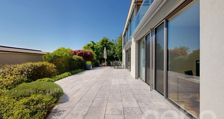 Modernes Einfamilienhaus mit Seesicht, Terrasse & viel Komfort image 10