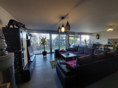 Villa contemporaine agrémentée dun jardin privatif et dune place de parc intérieure. image 5