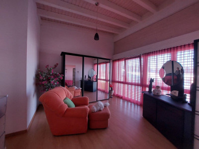 Villa contemporaine agrémentée dun jardin privatif et dune place de parc intérieure. image 9