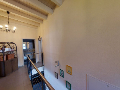 Villa contemporaine agrémentée dun jardin privatif et dune place de parc intérieure. image 12
