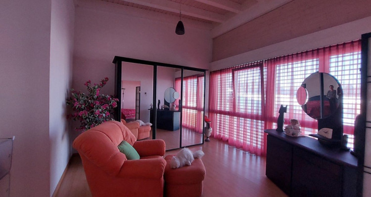 Villa contemporaine agrémentée dun jardin privatif et dune place de parc intérieure. image 9