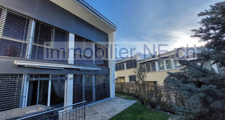 Villa contemporaine agrémentée dun jardin privatif et dune place de parc intérieure. image 1