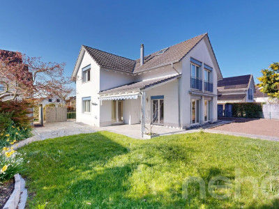 Sonniges Familienglück: 6.5-Zimmer-Einfamilienhaus an naturnaher Lage image 1