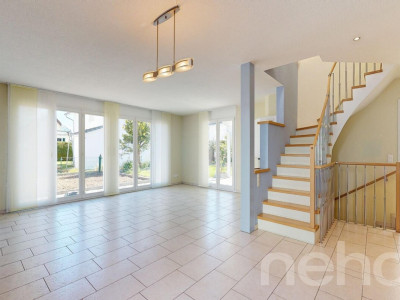Sonniges Familienglück: 6.5-Zimmer-Einfamilienhaus an naturnaher Lage image 3