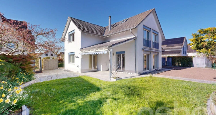 Sonniges Familienglück: 6.5-Zimmer-Einfamilienhaus an naturnaher Lage image 1