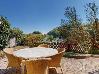 Exklusives Eckreihenhaus mit Wintergarten und grossem Garten image 1
