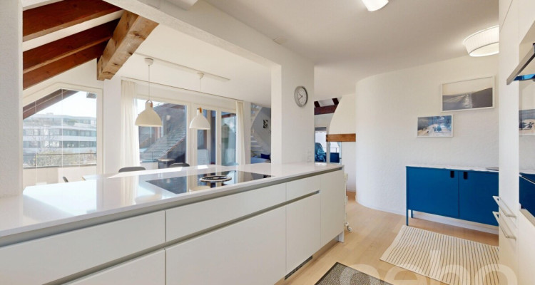 Lichtdurchflutete Dachmaisonette in ruhiger Lage von Zürich-Witikon image 2