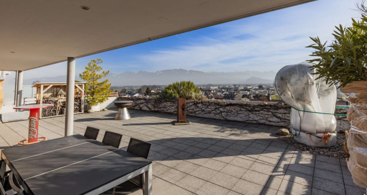 Exklusive Terrassenwohnung - 180 Grad Aussicht image 2