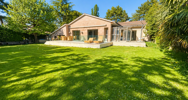 Très belle Villa mitoyenne dans un secteur prisé de Cologny image 1