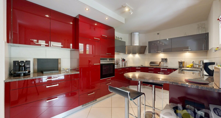Magnifique appartement avec véranda et jardin privatif! image 2