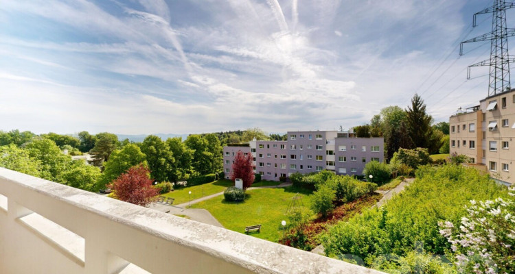 Ruhig gelegene 5-Zimmer-Wohnung mit Balkon und Tiefgaragenplatz image 1