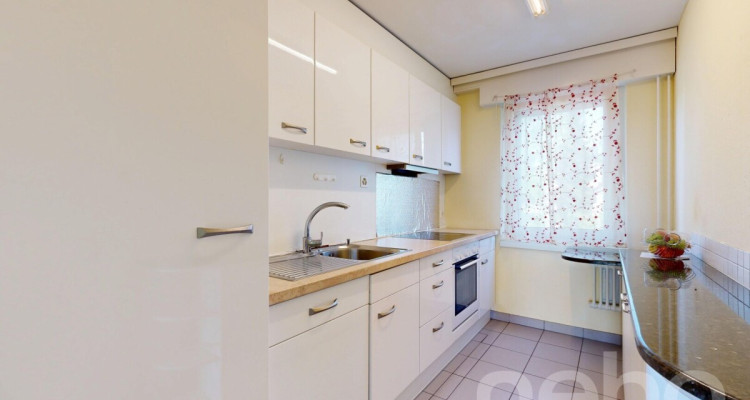 Ruhig gelegene 5-Zimmer-Wohnung mit Balkon und Tiefgaragenplatz image 5