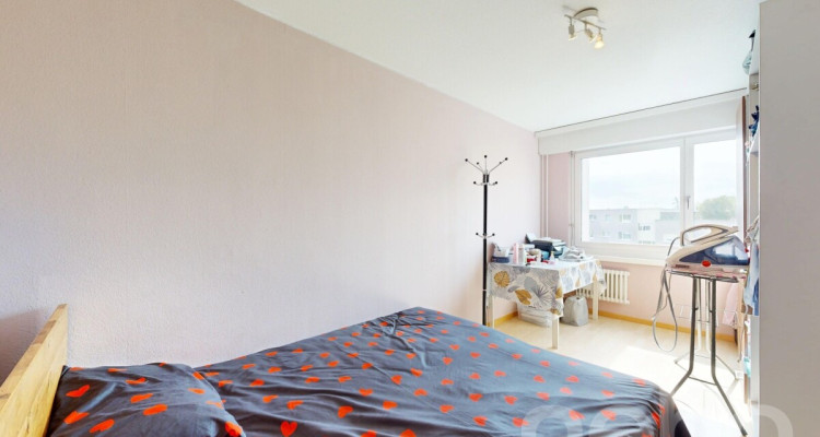 Ruhig gelegene 5-Zimmer-Wohnung mit Balkon und Tiefgaragenplatz image 8