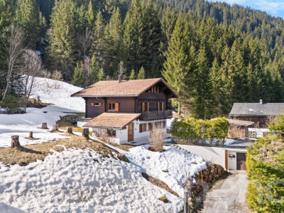 Exclusif : Superbe chalet de 5 chambres rénové récemment image 1
