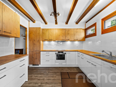 Exclusif : Superbe chalet de 5 chambres rénové récemment image 2