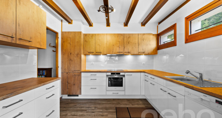 Exclusif : Superbe chalet de 5 chambres rénové récemment image 2