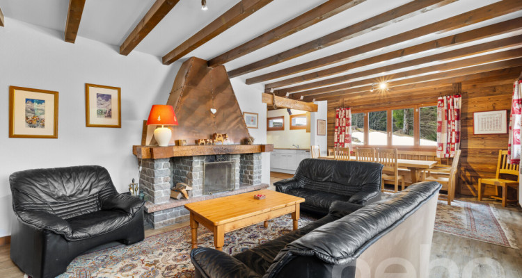 Exclusif : Superbe chalet de 5 chambres rénové récemment image 3