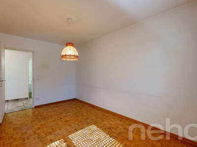 Ruhig gelegene 3.5-Zimmer-Wohnung mit Balkon und Potenzial in Höngg image 9