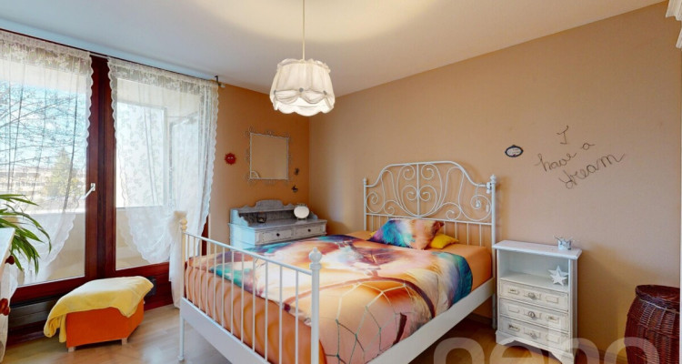 Lichtdurchflutete 5.5-Zimmer-Wohnung mit sonnigem Balkon image 8
