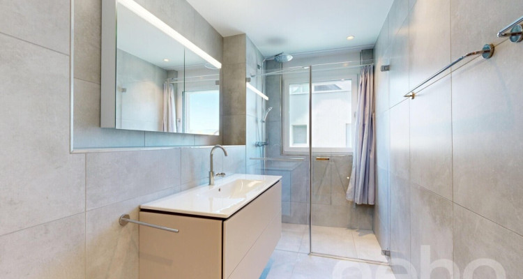 Neuwertige 5.5-Zimmer-Maisonettewohnung in Spreitenbach image 8