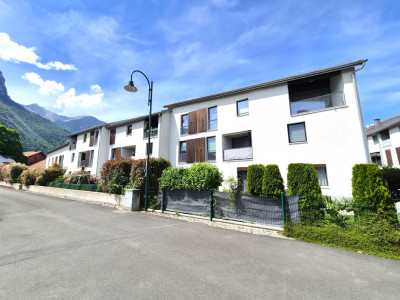 Coup de cœur assuré ! Superbe attique duplex 4,5 pièces à deux pas du lac image 1
