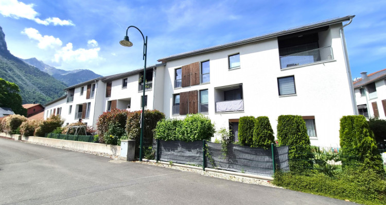 Coup de cœur assuré ! Superbe attique duplex 4,5 pièces à deux pas du lac image 1