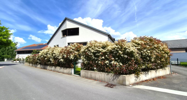 Coup de cœur assuré ! Superbe attique duplex 4,5 pièces à deux pas du lac image 2