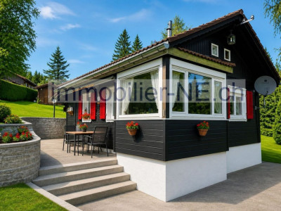 Deux chalets implantés sur une vaste parcelle ensoleillée image 1