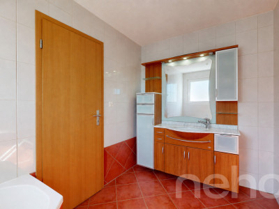 Corcelles: Grand 4.5 pièces lumineux avec 2 balcons, proche commodités image 9