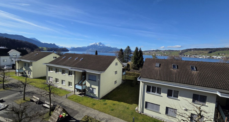 Wohnen auf zwei Ebenen – mit Abendsonne und viel Raum image 1