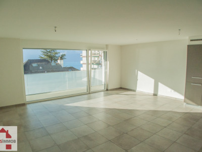 AU CENTRE AVEC TERRASSE ET VUE ! image 1