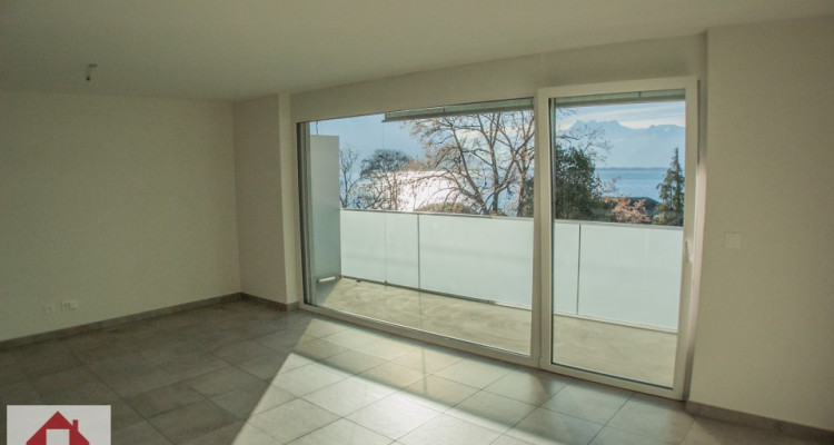 AU CENTRE AVEC TERRASSE ET VUE ! image 2