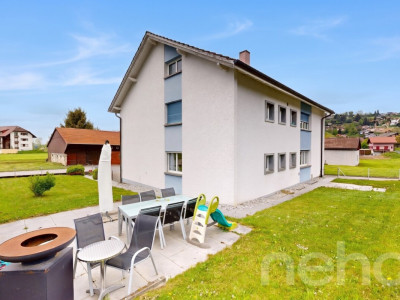 Mehrfamilienhaus im grünen Plasselb image 1