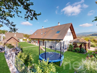 Villa jumelée pleine de charme avec vue dégagée image 1