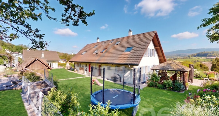 Villa jumelée pleine de charme avec vue dégagée image 1