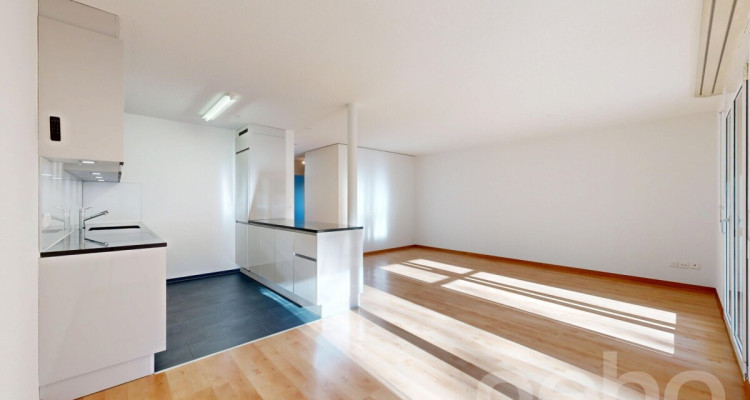 Lichtdurchflutete 3.5-Zimmer-Wohnung in Samstagern image 1