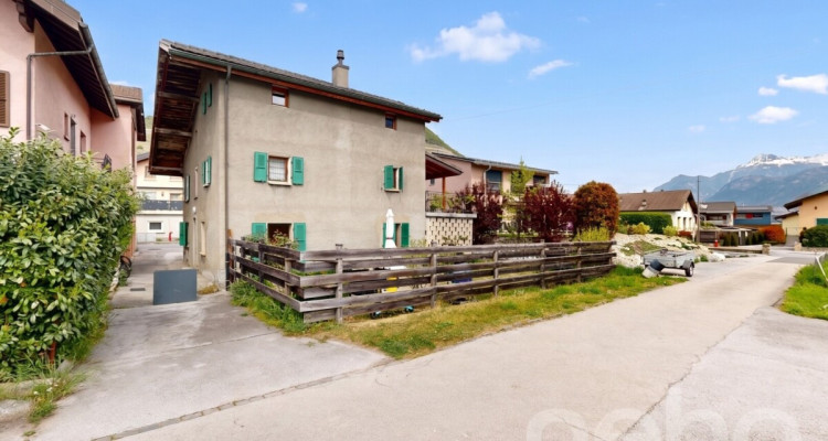 Maison villageoise de deux appartements et jardin image 4