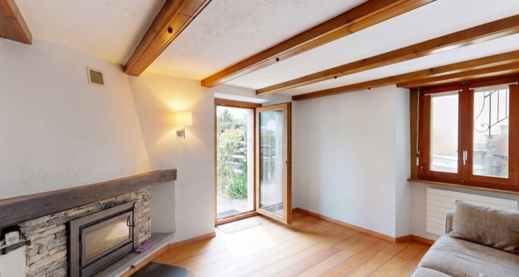 Maison villageoise de deux appartements et jardin image 8